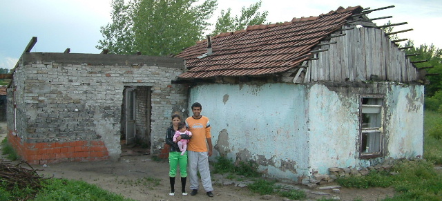 Újszülött egy roma családban